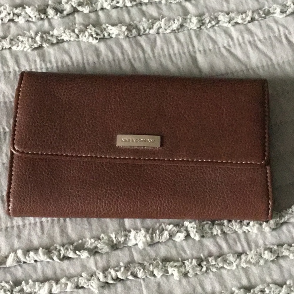 Nine & Company Timeless Classic Chocolate Brown Full Size Wallet 15 Card Slots